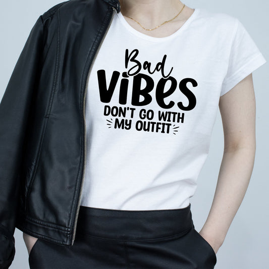 Tricou Alb Dama - Bad Vibes Don't Go With My Outfit